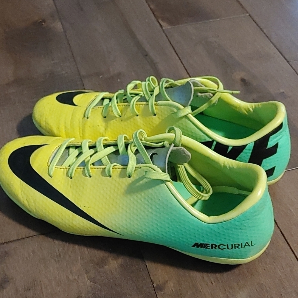 Nike Mercurial Soccer football shoes size 5.5 Y